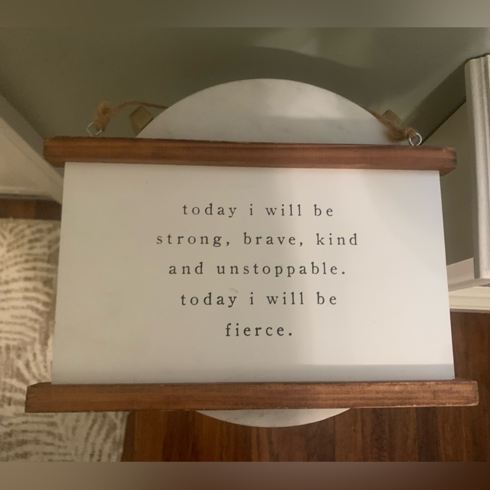 Decocrated sign “messy bun and getting stuff done”